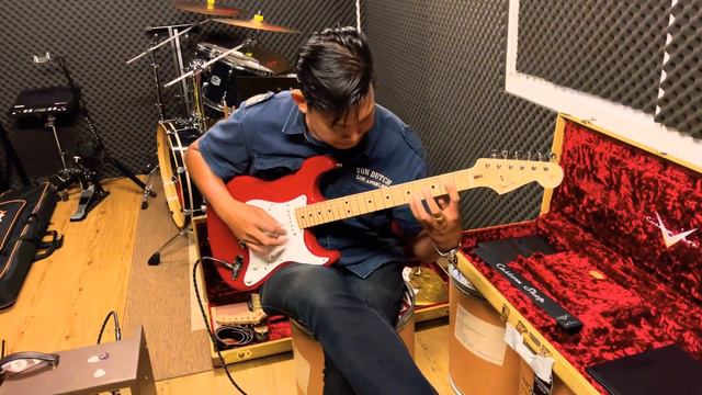 Fender Eric Clapton Torino Red Masterbuilt by Todd Krause смотреть онлайн