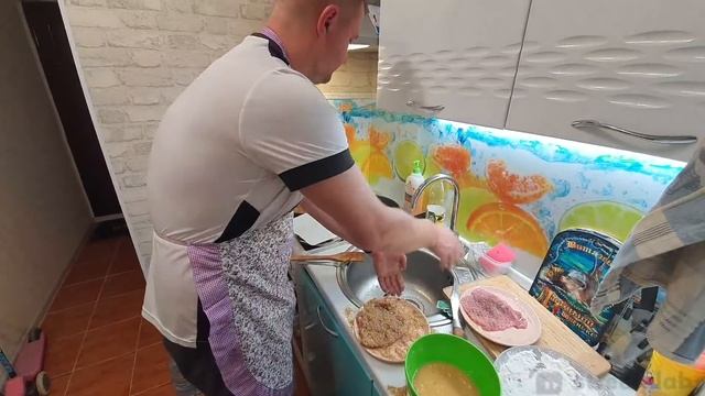 СТАРАЯ КУХНЯ - ОТБИВНЫЕ из СВИНИНЫ и КУРИЦЫ #Анапа смотреть онлайн