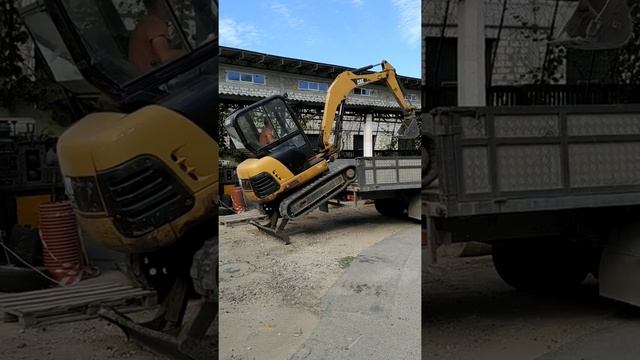 Самопогрузка экскаватора.