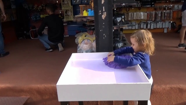 Катя в Дубаи День #2 едем в Крик Парк и Глобал Вилледж покупаем игрушки VLOG Dub смотреть онлайн