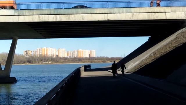 Очистка ограждения моста на Борисовских прудах 20140329 смотреть онлайн