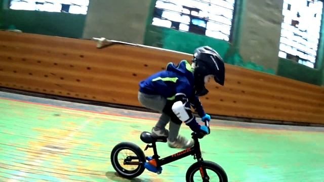Беговел KOKUA трюки на беговеле часть 2/Дюжаков Артём balancebike смотреть онлайн