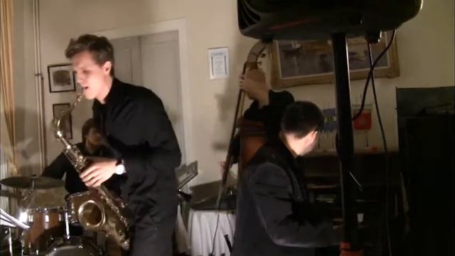 Paris Waltz смотреть онлайн