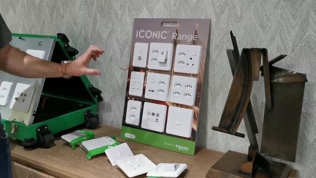 ARB Electrical Wholesalers | New Schneider Iconic Range смотреть онлайн