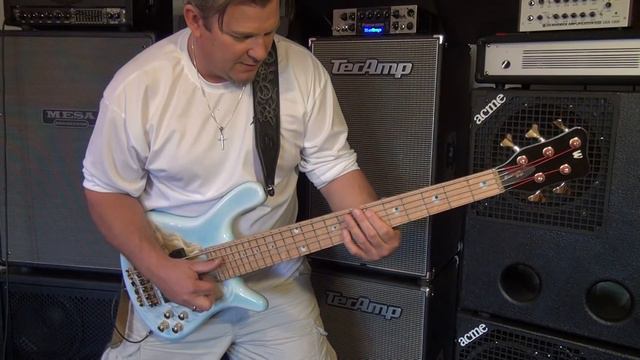 Custom Warwick "Angel Bass" EMG DC-45's & BQC - Andy Irvine смотреть онлайн