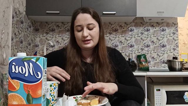 Ем и рассказываю об ужасном прошлом смотреть онлайн