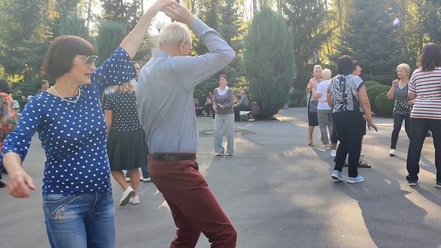 РОЗА И ТЮЛЬПАН! ТАНЦЫ ХАРЬКОВ УКРАИНА СЕНТЯБРЬ 2023 смотреть онлайн