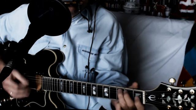 Santa Claus Is Back In Town ~ Elvis Presley - Dwight Yoakam ~ Cover w/ Epiphone Sheraton II & BT смотреть онлайн