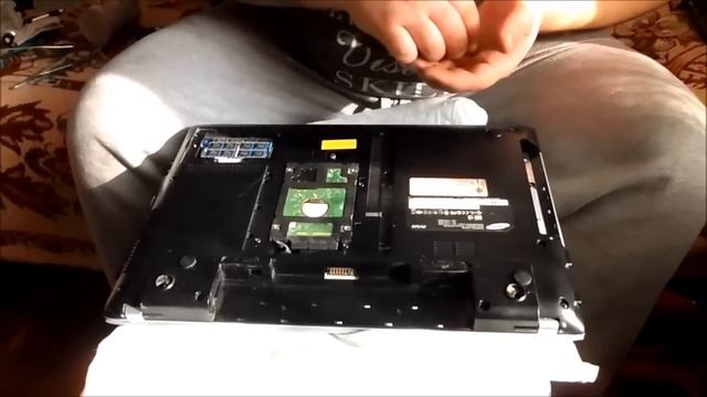 Как собрать ноутбук Samsung RV 520, 515, 513, 511 смотреть онлайн
