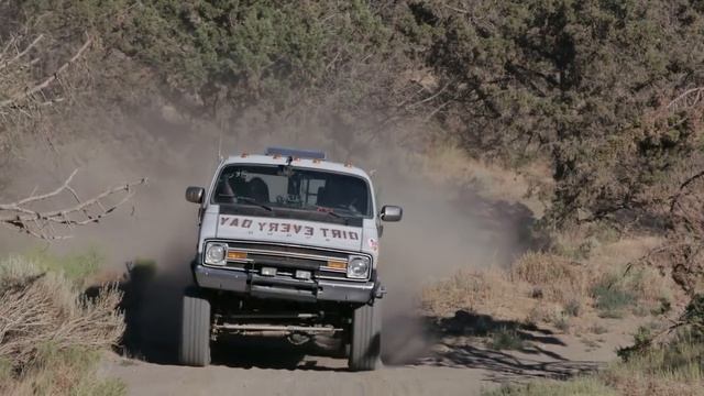 Jeep vs Jeep! Dirt Every Day Off-Road Races | MotorTrend смотреть онлайн
