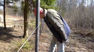 Забор из пластиковых труб с помощью ледобура, сетка Рабица