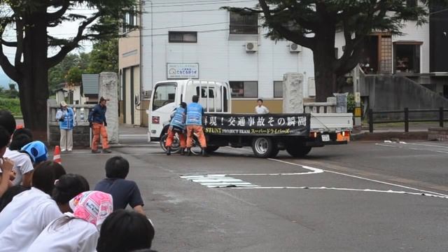 日本高中生的交通安駕，真人直接實際開車撞給你看 смотреть онлайн
