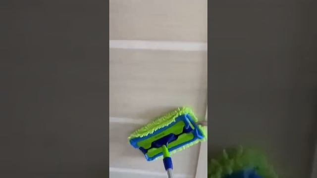 Как легко вымыть большую квартиру ?#лайфхаки #дом #инновации всасывают пыль и отдают под струёй вод смотреть онлайн