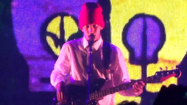 Twenty One Pilots - LIVE at The Forum - Heathens смотреть онлайн