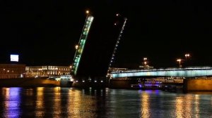 Развод Литейного моста