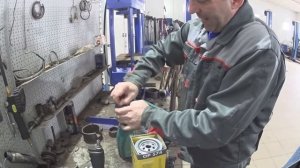 Визит на СТО / VW T4 замена троса ручника / плановое ТО / диагностика ходовой