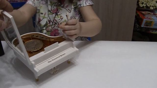 Видеообзор на Музыкальную шкатулку Рояль с танцующей балериной смотреть онлайн