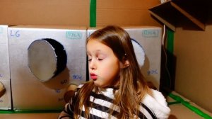 ПОБЕГ из Картонной Тюрьмы! Девочки решили ограбить и сбежать!