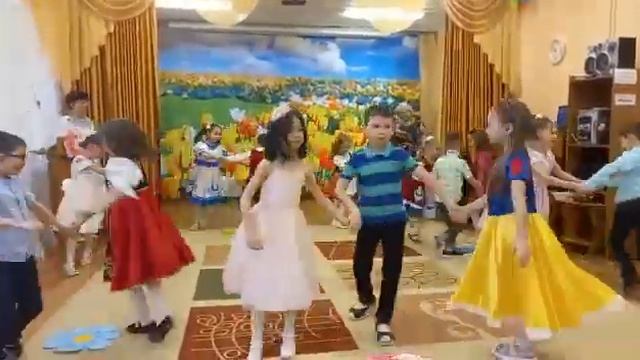 Девочка 8 Марта смотреть онлайн