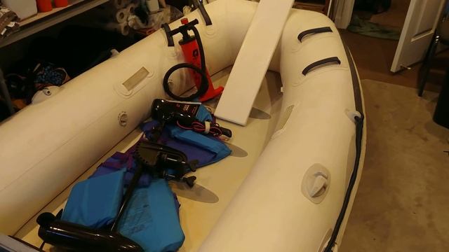 Quick walk around of new-to-me Mercury 270 Air Deck Dinghy смотреть онлайн