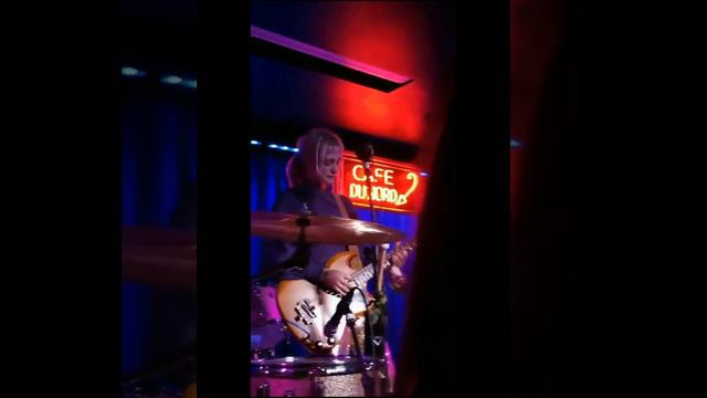 Alison Sudol at Cafe Du Nord - 3/8/19 смотреть онлайн