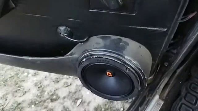 Замена штатных динамиков в ВАЗ 2106 на DL Audio Raven 165 смотреть онлайн