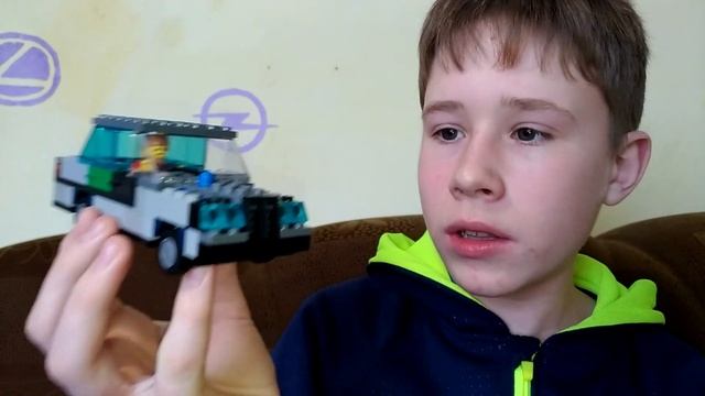 Легенда 90-х: LEGO самоделка Mercedes W124 смотреть онлайн