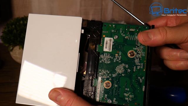 How to Teardown Western Digital My Cloud Home NAS Drive смотреть онлайн
