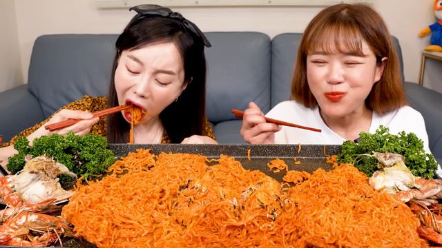 불닭볶음면 20개🔥 챌린지 먹방 Ft.만리 20 Cups Of Noodles Challenge SPICY Fire Ramen Seafood Mukbang ASMR Ssoyoung