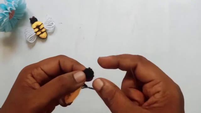How to make Woolen Honey Bee || Amazing woolen Insect Making Idea смотреть онлайн