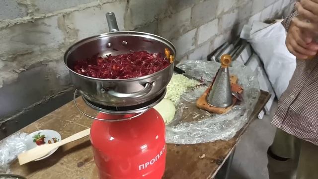 Говорим о пчеловодстве за обедом, отводки, вощина, агрессия пчел, роение пчел и размещение ульев смотреть онлайн