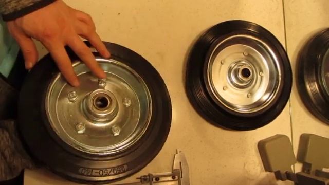 Колеса тележек на литой резине Д-250 мм с игольчатым или шариковыми подшипниками смотреть онлайн