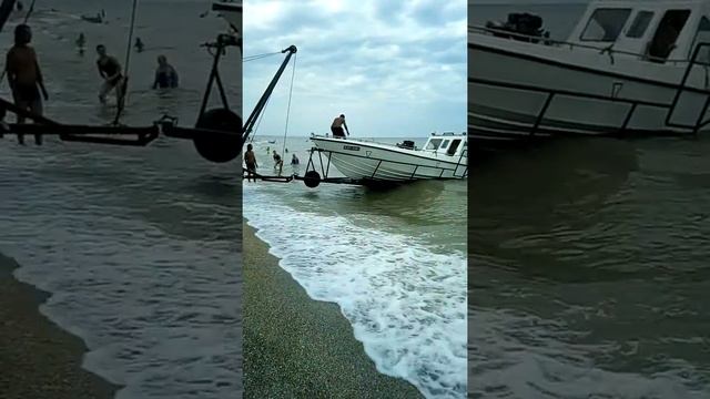 Спуск катера на воду Бердянск,Верховая 20190623 смотреть онлайн