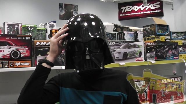 Обзор электронного шлема Дарта Вейдера Darth Vader StarWars смотреть онлайн