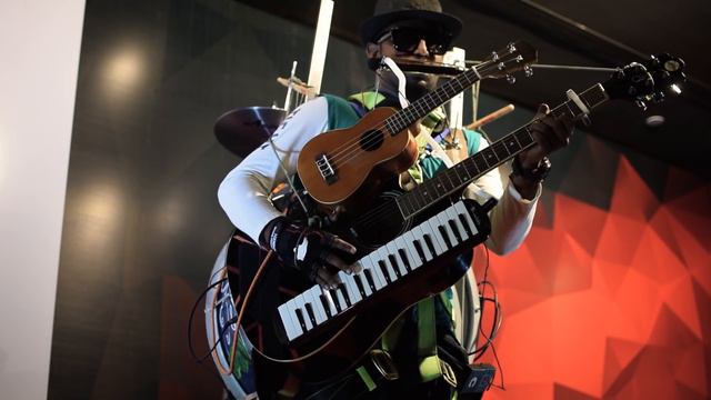 India's One Man Band: A Masterclass on Instruments | Gladson Peter | TEDxHRCollege смотреть онлайн