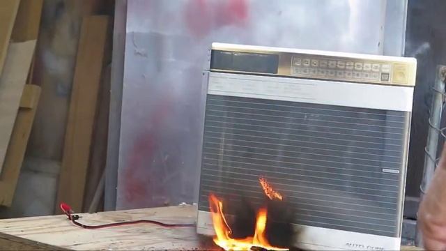 Overcharging Lipo Battery inside Microwave Oven смотреть онлайн