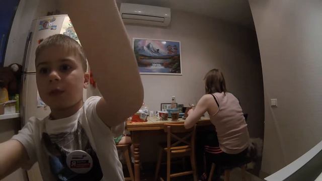 Детский ужин с необычным окончанием смотреть онлайн