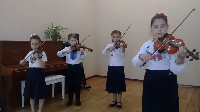 В.Русін - О.Щукіна Полька "Сонечко" з сюїти "Лісова казка", вик. ансамбль скрипалів "Веселі смички" смотреть онлайн