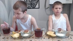дети завтракают сырниками ☕???28 мая 2022