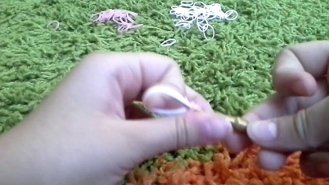 Браслет на ножку из резиночек на крючке смотреть онлайн