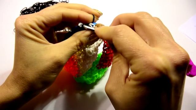 Фигурки из резинок. Кубик Рубика Лумигуруми. Rainbow Loom Rubik's Cube смотреть онлайн