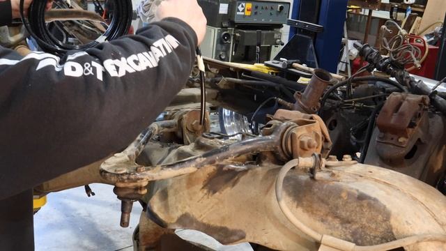 Building Air Ride On My 1950 Chevy SAWMILL TRUCK (front) смотреть онлайн