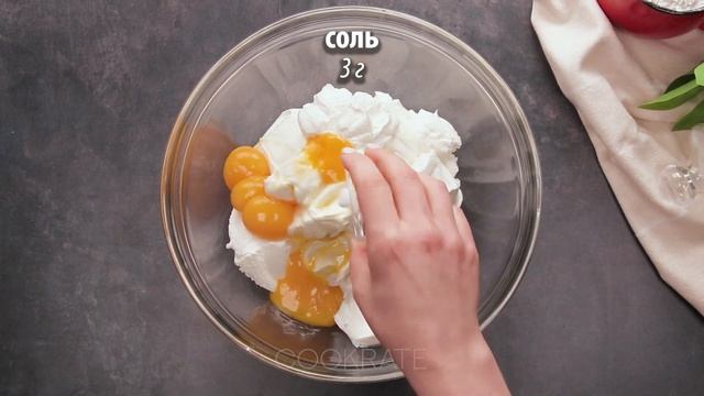 Песочный пирог с йогуртовым кремом и ягодами - нежнее и вкуснее не бывает! смотреть онлайн