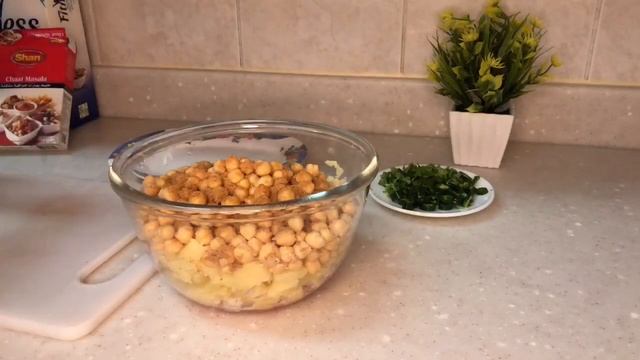 LAHORI CHANA CHAAT|PAPRI CHATT|bingo and berry||HOW TO MAKE TASTY CHANA CHAAT QUICK AND EASY смотреть онлайн