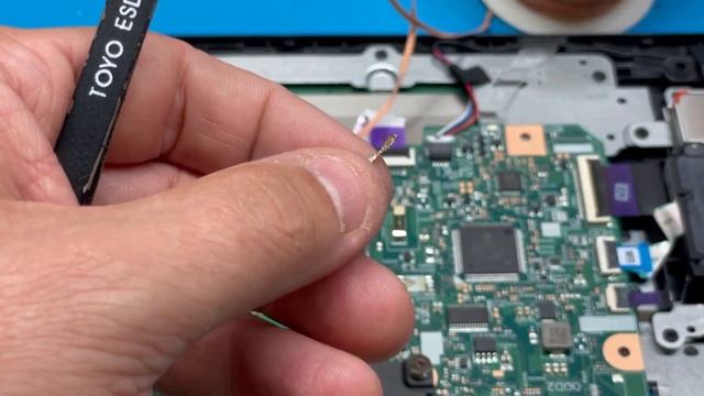 Walka z VOSTRO 15 3000 z małą przygodą. смотреть онлайн