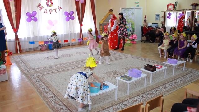 Утренник 8 марта 2018 в младшей группе детского сада № 100 в Минске смотреть онлайн