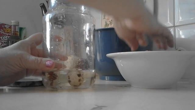 Экономьте время! как быстро очистить перепелиные яйца от скорлупы смотреть онлайн