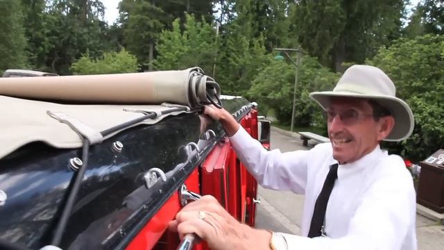 Red Bus Tour with Bill Trimble смотреть онлайн