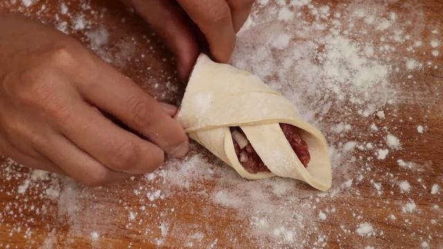 Мясные пирожки из слоеного теста | Очень вкусно, быстро и оригинально! смотреть онлайн