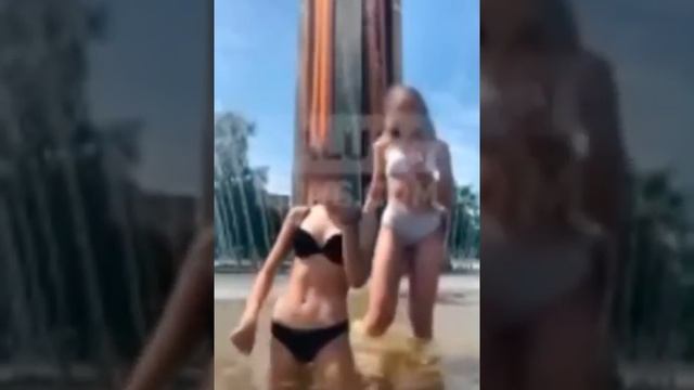 Две школьницы станцевали в нижнем белье в фонтане у мемориала Победы в Калуге смотреть онлайн